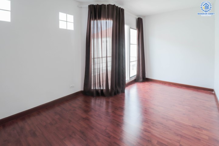 ทาวน์โฮมมือสอง3ชั้นแปลงมุม! ม.ศุภาลัยวิลล์ เพชรเกษม48 เนื้อที่เยอะถึง 31.60 ตร.ว. ฟังก์ชันจัดเต็ม 3 ห้องนอน 3 ห้องน้ำ  บิ้วท์อินห้องครัว บ้านสวยพร้อมเข้าอยู่ สภาพดีมาก บนทำเลศักยภาพ เชื่อมต่อถนนหลายเส้นทาง เดินทางสะดวก ใกล้รถไฟฟ้า "สถานีเพชรเกษม48"